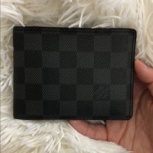 AUTHENTIC BARELY USED MENS LOUIS VUITTON WALLET
